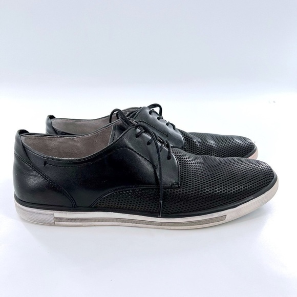 Kenneth Cole Men's Size 10 Sneaker Round Toe Perf Detail Low Top Comfortable - Picture 2 of 10